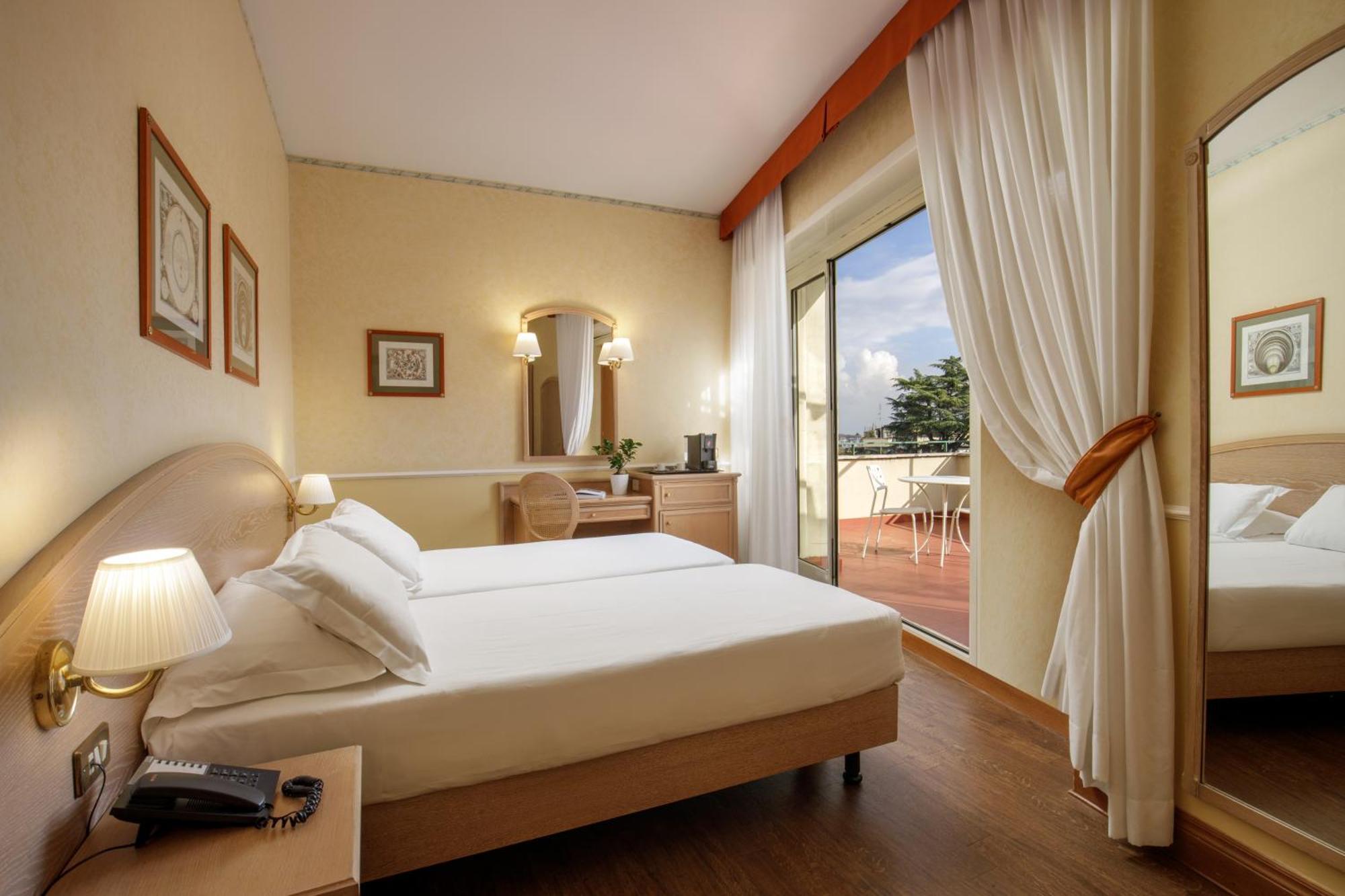 Hotel Santa Costanza By Omnia Hotels Rome Bagian luar foto