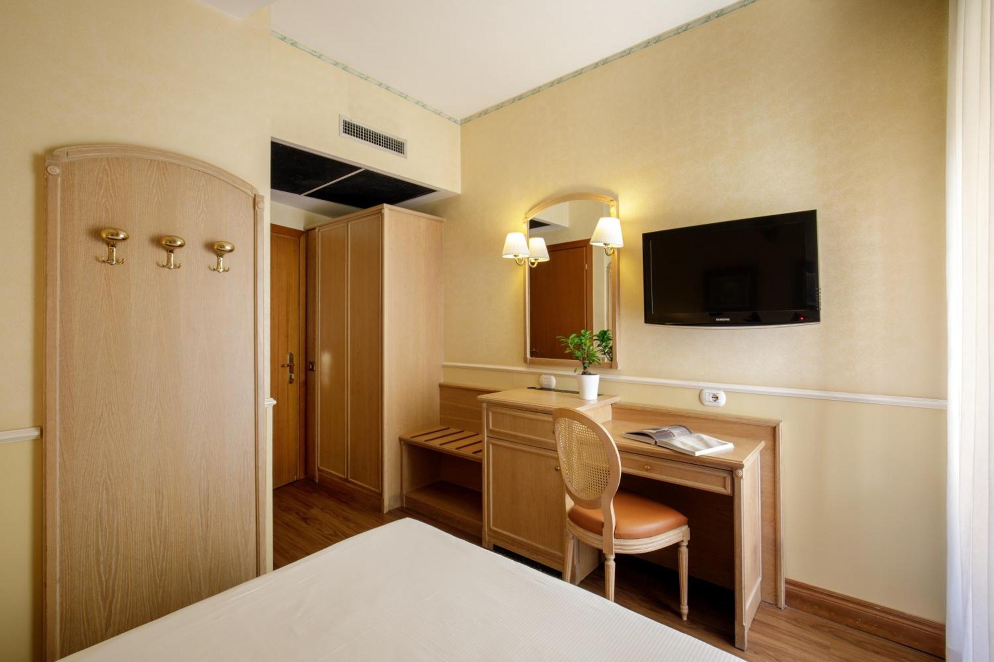 Hotel Santa Costanza By Omnia Hotels Rome Bagian luar foto